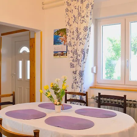 House Danica Банджоле
